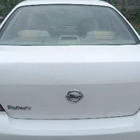 Nissan Sunny 2011