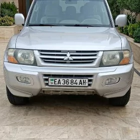 Mitsubishi Pajero 2002