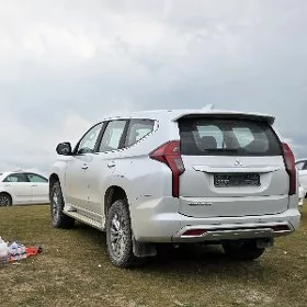 Mitsubishi Pajero 2020