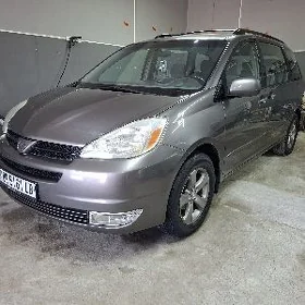 Toyota Sienna 2004