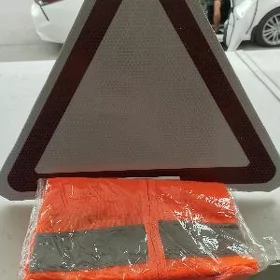 Знак и желет