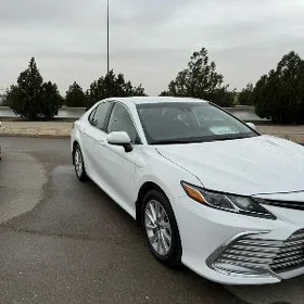 Toyota Camry 2021