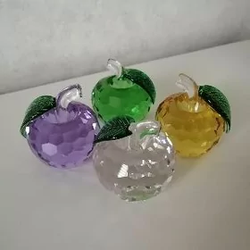 Яблоко стекло