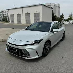 Toyota Camry 2025