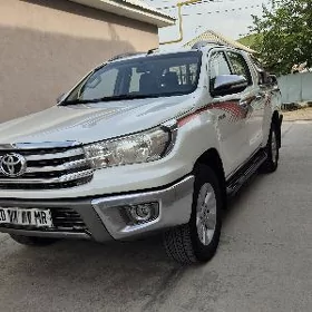 Toyota Hilux 2016
