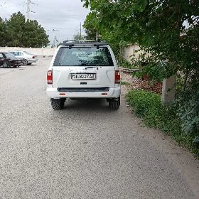 Nissan Pathfinder 2000