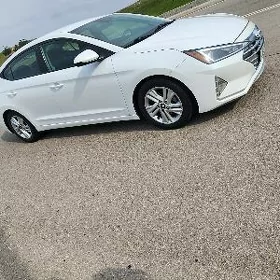 Hyundai Elantra 2019