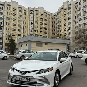 Toyota Camry 2021