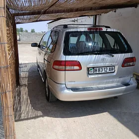 Toyota Sienna 2002