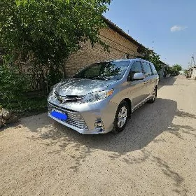 Toyota Sienna 2017