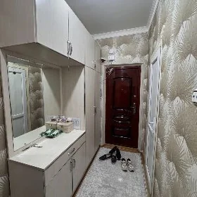 Mir 7/1 9/1 nji etajy 1 komnot