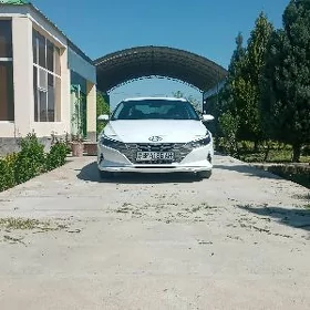 Hyundai Elantra 2022