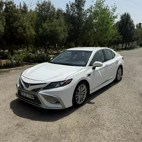 Toyota Camry 2021