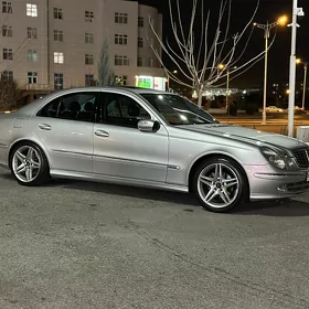 Mercedes-Benz E320 2003