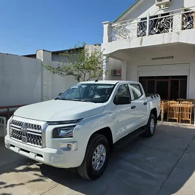 Mitsubishi L200 2025