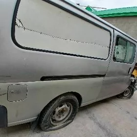 Nissan Urvan 2003
