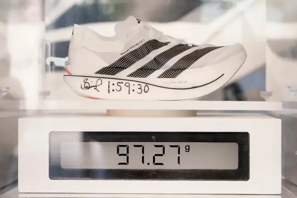 Успех «суперкроссовок» Adidas на Лондонском марафоне подстегнул продажи бренда