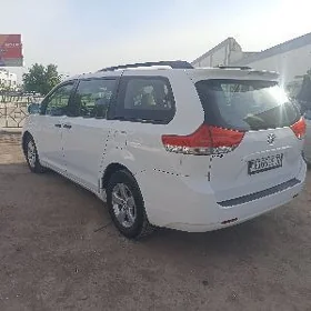 Toyota Sienna 2011
