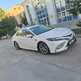 Toyota Camry 2020