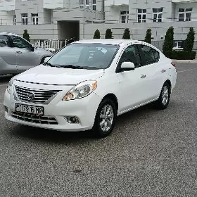 Nissan Versa 2012