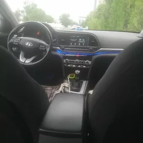 Hyundai Elantra 2020