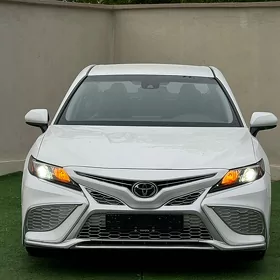 Toyota Camry 2021