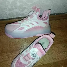 роликовые кроссовки