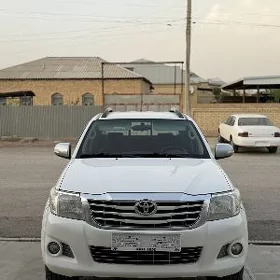 Toyota Hilux 2014