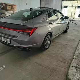 Hyundai Elantra 2022