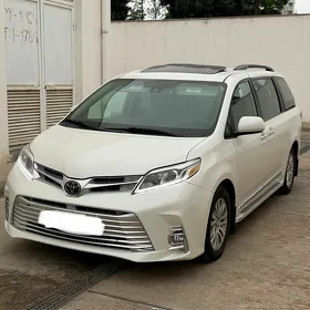 Toyota Sienna 2019