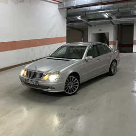 Mercedes-Benz E350 2005