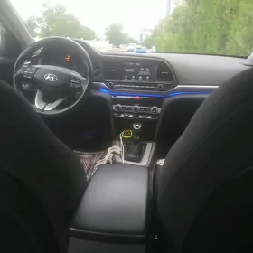 Hyundai Elantra 2020