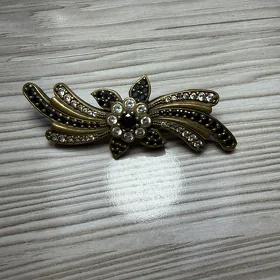 kumus broska, брошь