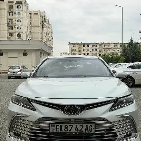 Toyota Camry 2021