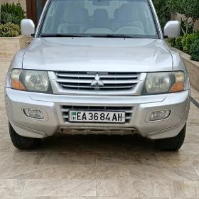 Mitsubishi Montero 2002