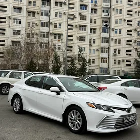 Toyota Camry 2021