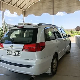 Toyota Sienna 2004