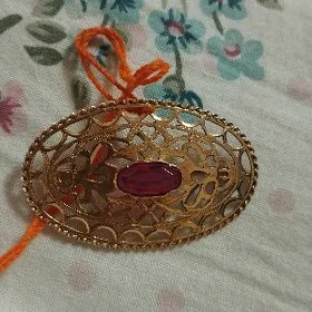 gadymy gyzyl broşka