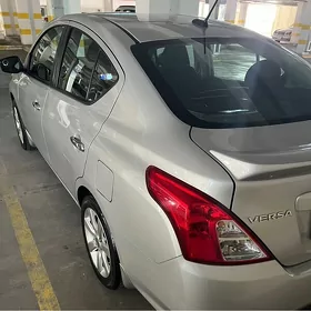 Nissan Versa 2015