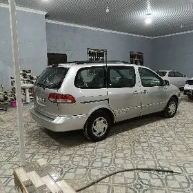 Toyota Sienna 2002