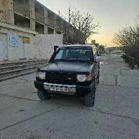 Mitsubishi Montero 1995