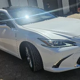 Lexus ES 250 2021
