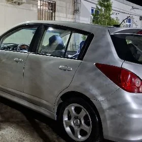 Nissan Versa 2011