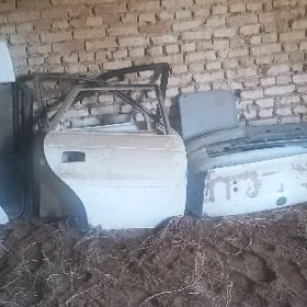 Opel Asra sedanin zapcasi.