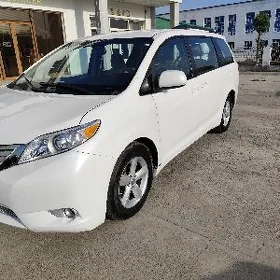 Toyota Sienna 2012
