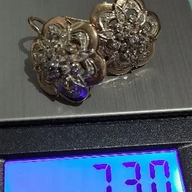 gyzyl 585p