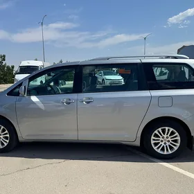 Toyota Sienna 2016