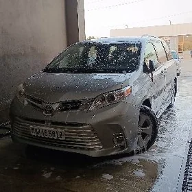 Toyota Sienna 2019