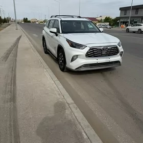 Toyota Highlander 2021