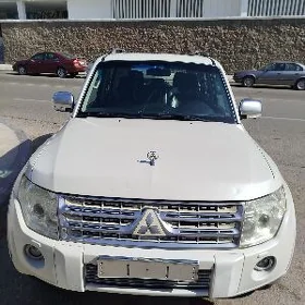 Mitsubishi Pajero 2010